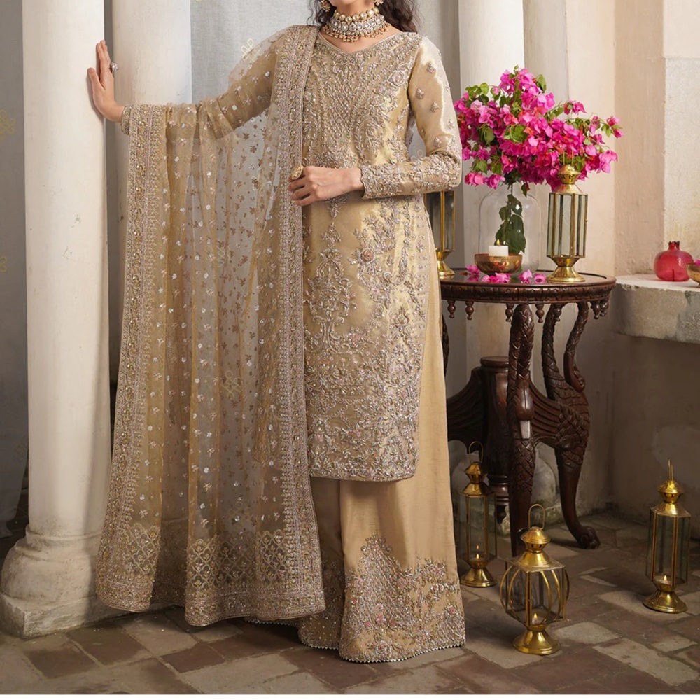 Luxurious dull gold Embroidered Wedding Dress, Brand New - Picture 5 of 7